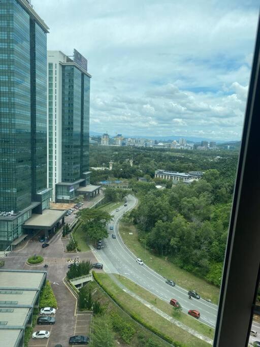 Pangsapuri Cozy Shaftsbury High Floor King Bed Free Parkin Wifi And Netflix 1311